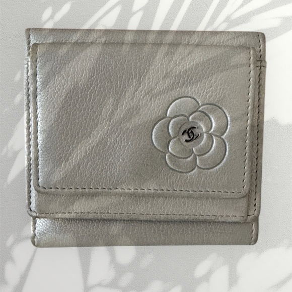 Chanel Silver Wallet with Camellia Design - Picture 13 of 13